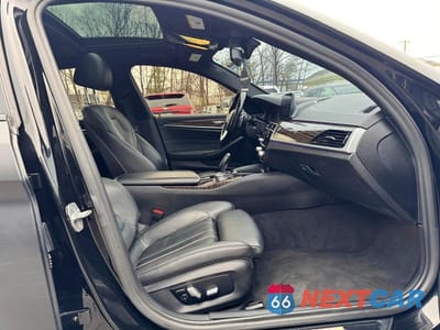 Zdjęcie 7 z 12 samochodu: 2020 BMW 530 XI VIN:WBAJR7C03LCD09348 - miniatura