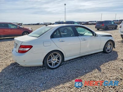 Trzecie zdjęcie samochodu z tyłu: 2011 MERCEDES-BENZ C 300 VIN:WDDGF5EB5BR151280 - miniatura