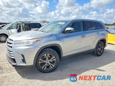 2019 TOYOTA HIGHLANDER LE 5TDZZRFHXKS298331 - główne zdjęcie licytacji z USA - miniatura