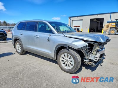 Czwarte zdjęcie samochodu z boku: 2026 TOYOTA GRAND HIGHLANDER XLE VIN:5TDAAAB52TS122408 - miniatura