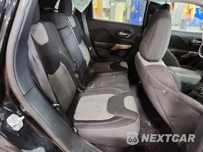 Zdjęcie 10 z 13 samochodu: 2018 JEEP CHEROKEE LATITUDE VIN:1C4PJLCX7JD519501 - miniatura