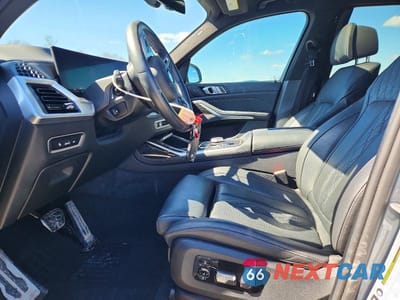 Zdjęcie 7 z 12 samochodu: 2025 BMW X7 M60I VIN:5UX33EM08S9X10045 - miniatura