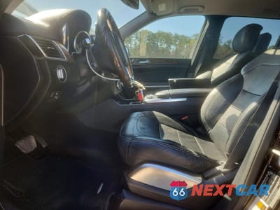 Zdjęcie 7 z 13 samochodu: 2015 MERCEDES-BENZ GL 550 4MATIC VIN:4JGDF7DE5FA444357 - miniatura