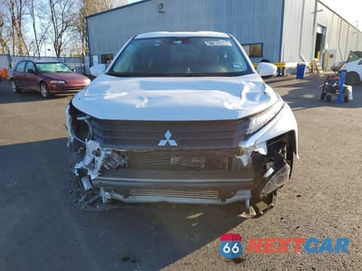 Piąte zdjęcie samochodu w środku: 2025 MITSUBISHI ECLIPSE CROSS SE VIN:JA4ATWAA0SZ003981 - miniatura