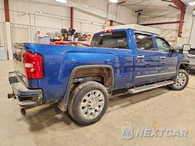Trzecie zdjęcie samochodu z tyłu: 2017 GMC SIERRA K2500 DENALI VIN:1GT12UEY2HF136580 - miniatura