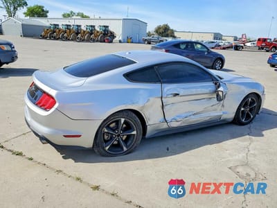 Trzecie zdjęcie samochodu z tyłu: 2019 FORD MUSTANG VIN:1FA6P8TH0K5175723 - miniatura
