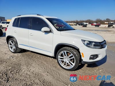 Czwarte zdjęcie samochodu z boku: 2016 VOLKSWAGEN TIGUAN S VIN:WVGBV7AXXGW006406 - miniatura