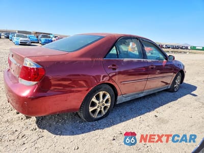 Trzecie zdjęcie samochodu z tyłu: 2005 TOYOTA CAMRY XLE V6 VIN:JTDBF30KX50166317 - miniatura