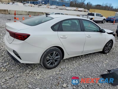 Trzecie zdjęcie samochodu z tyłu: 2024 KIA FORTE LXS VIN:3KPF24AD6RE759592 - miniatura