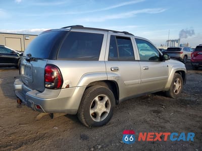 Trzecie zdjęcie samochodu z tyłu: 2005 CHEVROLET TRAILBLAZER LS VIN:1GNDT13S952275722 - miniatura