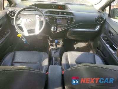 Zdjęcie 8 z 12 samochodu: 2016 TOYOTA PRIUS C FOUR VIN:JTDKDTB33G1133846 - miniatura
