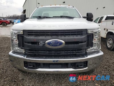 Piąte zdjęcie samochodu w środku: 2017 FORD F250 SUPER DUTY UTILITY / SERVICE TRUCK VIN:1FTBF2B62HEF08764 - miniatura