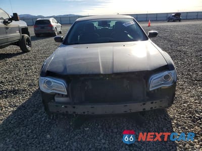 Piąte zdjęcie samochodu w środku: 2016 CHRYSLER 300 LIMITED VIN:2C3CCAAGXGH142100 - miniatura