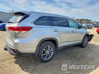 Trzecie zdjęcie samochodu z tyłu: 2019 TOYOTA HIGHLANDER HYBRID XLE VIN:5TDJGRFH1KS054036 - miniatura
