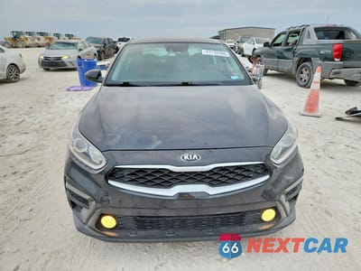 Piąte zdjęcie samochodu w środku: 2020 KIA FORTE LXS VIN:3KPF24AD0LE188219 - miniatura