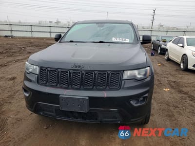 Piąte zdjęcie samochodu w środku: 2018 JEEP GRAND CHEROKEE LAREDO VIN:1C4RJFAG6JC500327 - miniatura