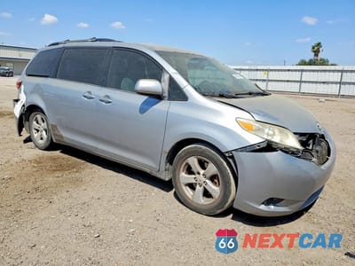 Czwarte zdjęcie samochodu z boku: 2016 TOYOTA SIENNA LE 8 PASSENGER VIN:5TDKK3DC5GS696967 - miniatura