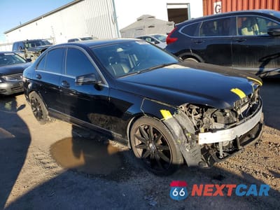 Czwarte zdjęcie samochodu z boku: 2014 MERCEDES-BENZ C 300 4MATIC VIN:WDDGF8AB3EG219728 - miniatura