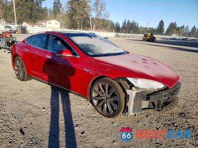 2015 TESLA MODEL S 5YJSA1E18FF118157 - główne zdjęcie licytacji z USA - miniatura