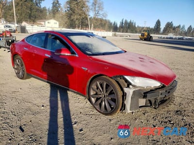 2015 TESLA MODEL S 5YJSA1E18FF118157 - główne zdjęcie licytacji z USA - miniatura