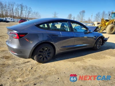 Trzecie zdjęcie samochodu z tyłu: 2023 TESLA MODEL 3 VIN:5YJ3E1EAXPF692494 - miniatura