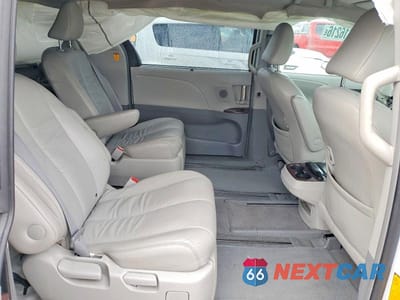 Zdjęcie 11 z 13 samochodu: 2011 TOYOTA SIENNA XLE 7-PASSENGER VIN:5TDDK3DCXBS003103 - miniatura