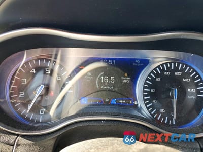 Zdjęcie 9 z 12 samochodu: 2019 CHRYSLER 300 S VIN:2C3CCABG1KH624641 - miniatura