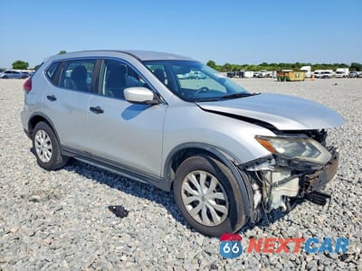 Czwarte zdjęcie samochodu z boku: 2017 NISSAN ROGUE S VIN:KNMAT2MT0HP554380 - miniatura