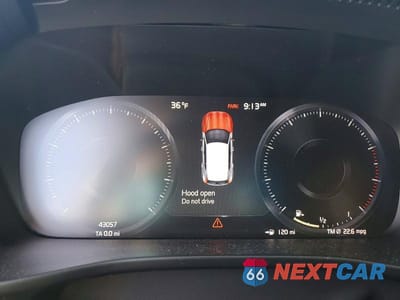 Zdjęcie 9 z 12 samochodu: 2019 VOLVO XC40 T5 MOMENTUM VIN:YV4162UK1K2151332 - miniatura