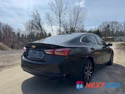 Czwarte zdjęcie samochodu z boku: 2019 CHEVROLET MALIBU LT VIN:1G1ZD5ST5KF135693 - miniatura