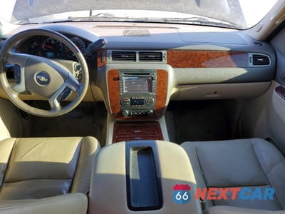 Zdjęcie 8 z 13 samochodu: 2014 CHEVROLET SUBURBAN C1500 LTZ VIN:1GNSCKE01ER206944 - miniatura