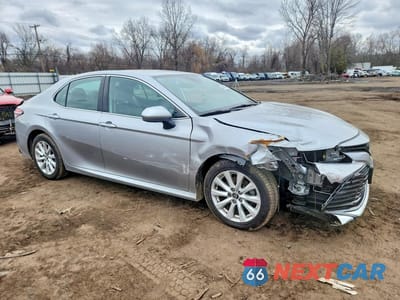 Czwarte zdjęcie samochodu z boku: 2020 TOYOTA CAMRY LE VIN:4T1C11AK4LU880046 - miniatura