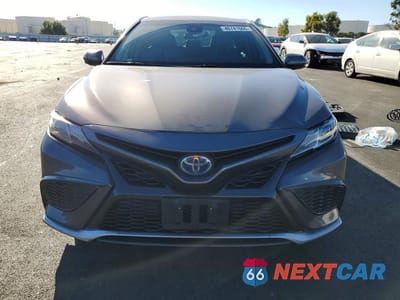 Piąte zdjęcie samochodu w środku: 2021 TOYOTA CAMRY HYBRID SE VIN:4T1G31AK9MU553008 - miniatura