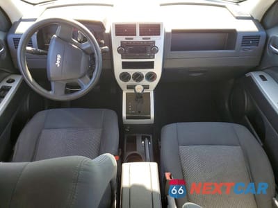 Zdjęcie 8 z 13 samochodu: 2008 JEEP PATRIOT SPORT VIN:1J8FF28W38D575476 - miniatura