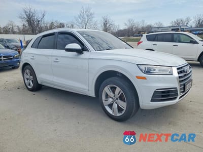 Czwarte zdjęcie samochodu z boku: 2019 AUDI Q5 PREMIUM VIN:WA1ANAFY5K2108303 - miniatura