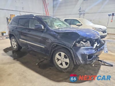 Czwarte zdjęcie samochodu z boku: 2012 JEEP GRAND CHEROKEE LAREDO VIN:1C4RJFAG7CC272986 - miniatura