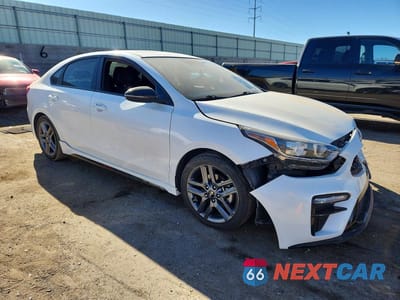 Czwarte zdjęcie samochodu z boku: 2021 KIA FORTE GT-LINE VIN:3KPF34AD2ME339852 - miniatura