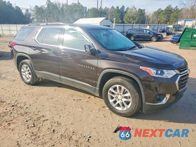 Czwarte zdjęcie samochodu z boku: 2019 CHEVROLET TRAVERSE LT VIN:1GNERGKW9KJ121314 - miniatura