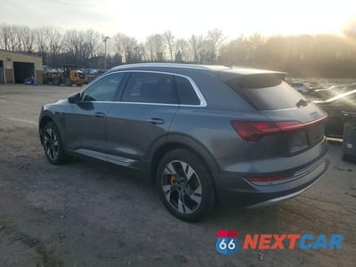Drugie zdjęcie samochodu z przodu: 2019 AUDI E-TRON PRESTIGE VIN:WA1VAAGE2KB005762 - miniatura