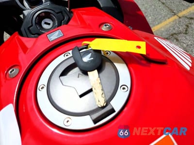 Zdjęcie 8 z 9 samochodu: 2024 HONDA CBR650 R VIN:MLHRH1553R5000579 - miniatura