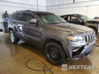 Czwarte zdjęcie samochodu z boku: 2018 JEEP GRAND CHEROKEE LAREDO VIN:1C4RJFAG9JC435375 - miniatura