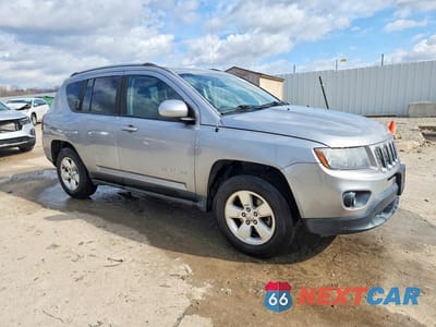 Czwarte zdjęcie samochodu z boku: 2016 JEEP COMPASS LATITUDE VIN:1C4NJCEA8GD620006 - miniatura