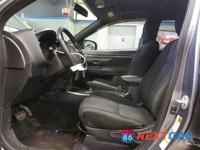 Zdjęcie 7 z 13 samochodu: 2018 MITSUBISHI OUTLANDER SE VIN:JA4AZ3A38JZ031038 - miniatura