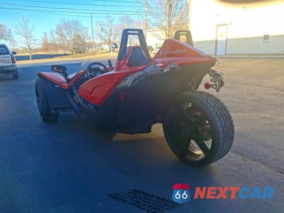 Trzecie zdjęcie samochodu z tyłu: 2015 POLS SLINGSHOT RED VIN:57XAAPFA2F5103076 - miniatura