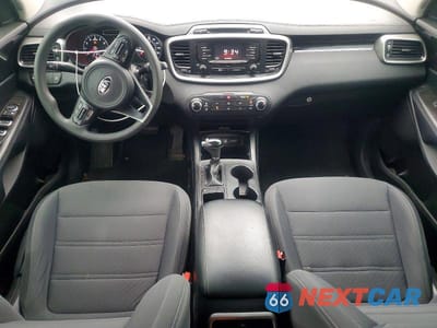Zdjęcie 8 z 13 samochodu: 2016 KIA SORENTO LX VIN:5XYPG4A38GG018826 - miniatura