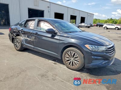 Czwarte zdjęcie samochodu z boku: 2021 VOLKSWAGEN JETTA S VIN:3VWC57BU5MM026634 - miniatura