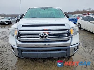 Piąte zdjęcie samochodu w środku: 2017 TOYOTA TUNDRA SR5 4WD 5.7L V8 DOUBLE CAB VIN:5TFUY5F18HX601733 - miniatura