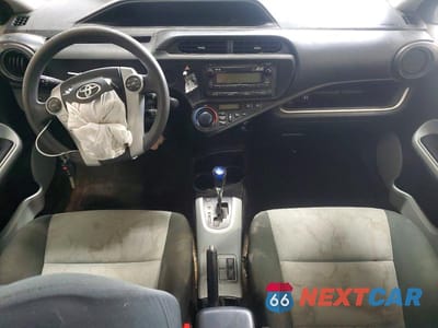 Zdjęcie 8 z 12 samochodu: 2014 TOYOTA PRIUS C TWO VIN:JTDKDTB33E1573949 - miniatura