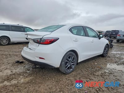 Trzecie zdjęcie samochodu z tyłu: 2019 TOYOTA YARIS LE VIN:3MYDLBYV4KY516912 - miniatura