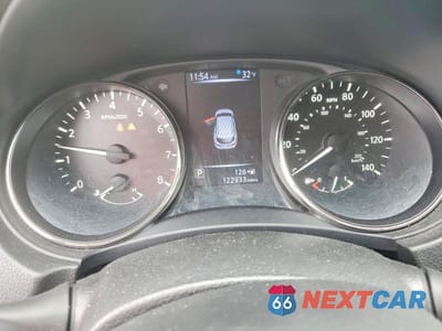 Zdjęcie 9 z 13 samochodu: 2017 NISS ROGUE VIN:JN1BJ1CR5HW122158 - miniatura